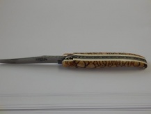 exclusives 12 cm Messer von Virgilio Munoz anstelle der Biene wurde ein Delphin handziseliert