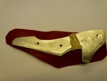 Der Damenschuh. 12 cm Messer aus rotem Leder