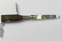 Die Champagnerflasche. 12 cm Messer mit Korkenzieher und Kapselschneider.